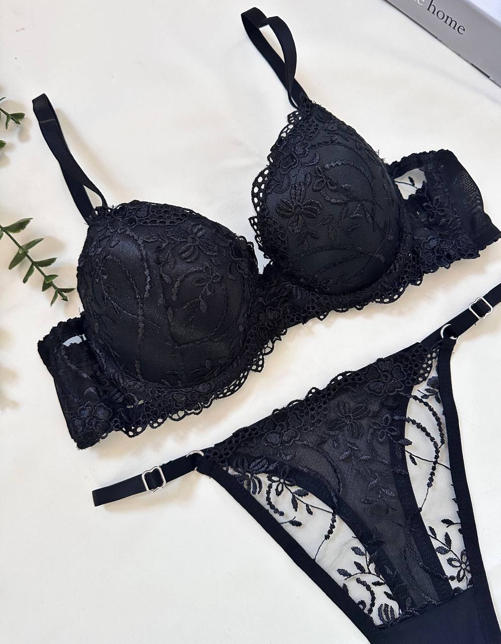 Destekli Siyah Brode Takım - Modaludo