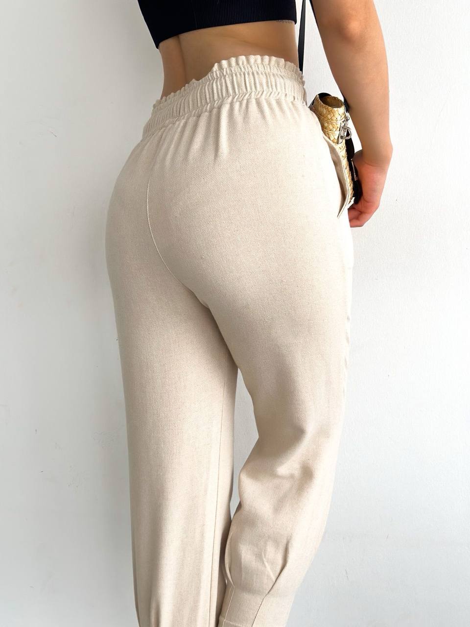 Chic Beige High-Waisted Cropped Trousers