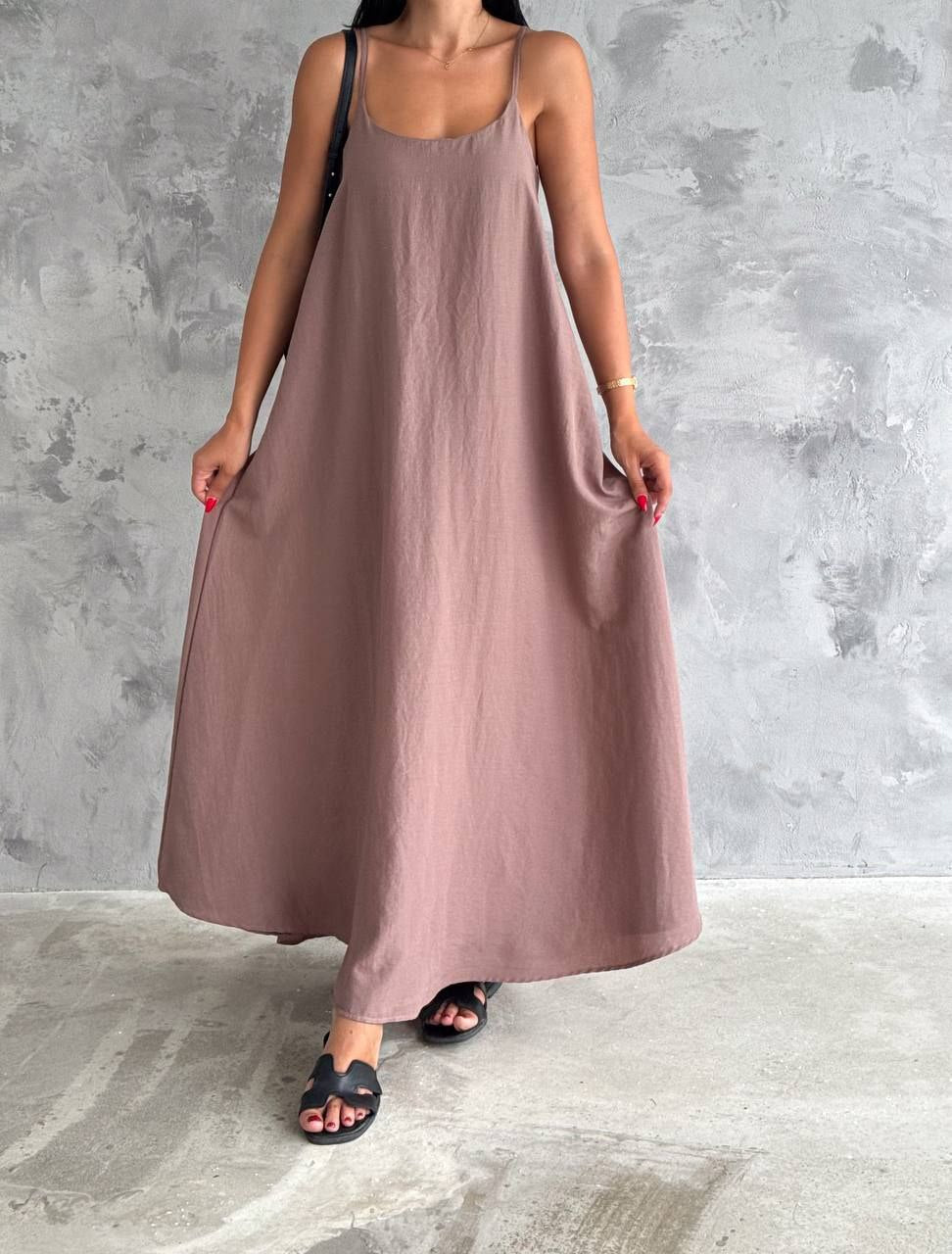 Elegant Sleeveless Maxi Dress - Perfect for Summer Evenings