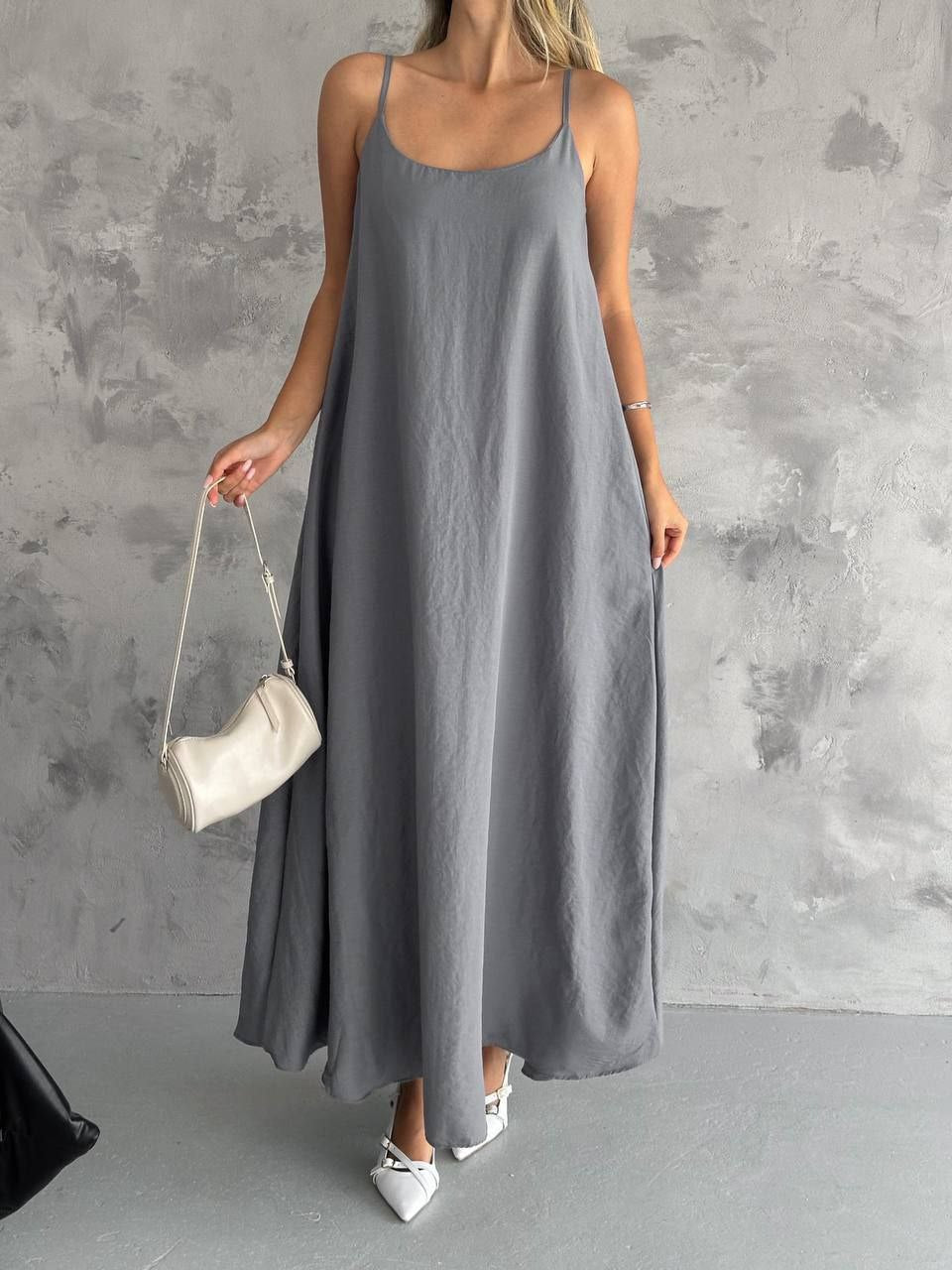 Elegant Sleeveless Maxi Dress - Perfect for Summer Evenings