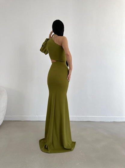 Elegant Asymmetrical Evening Gown with Thigh-High Slit