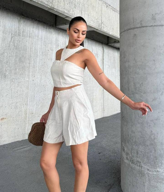 Chic Summer White Two-Piece Set with Crop Top and High-Waisted Shorts