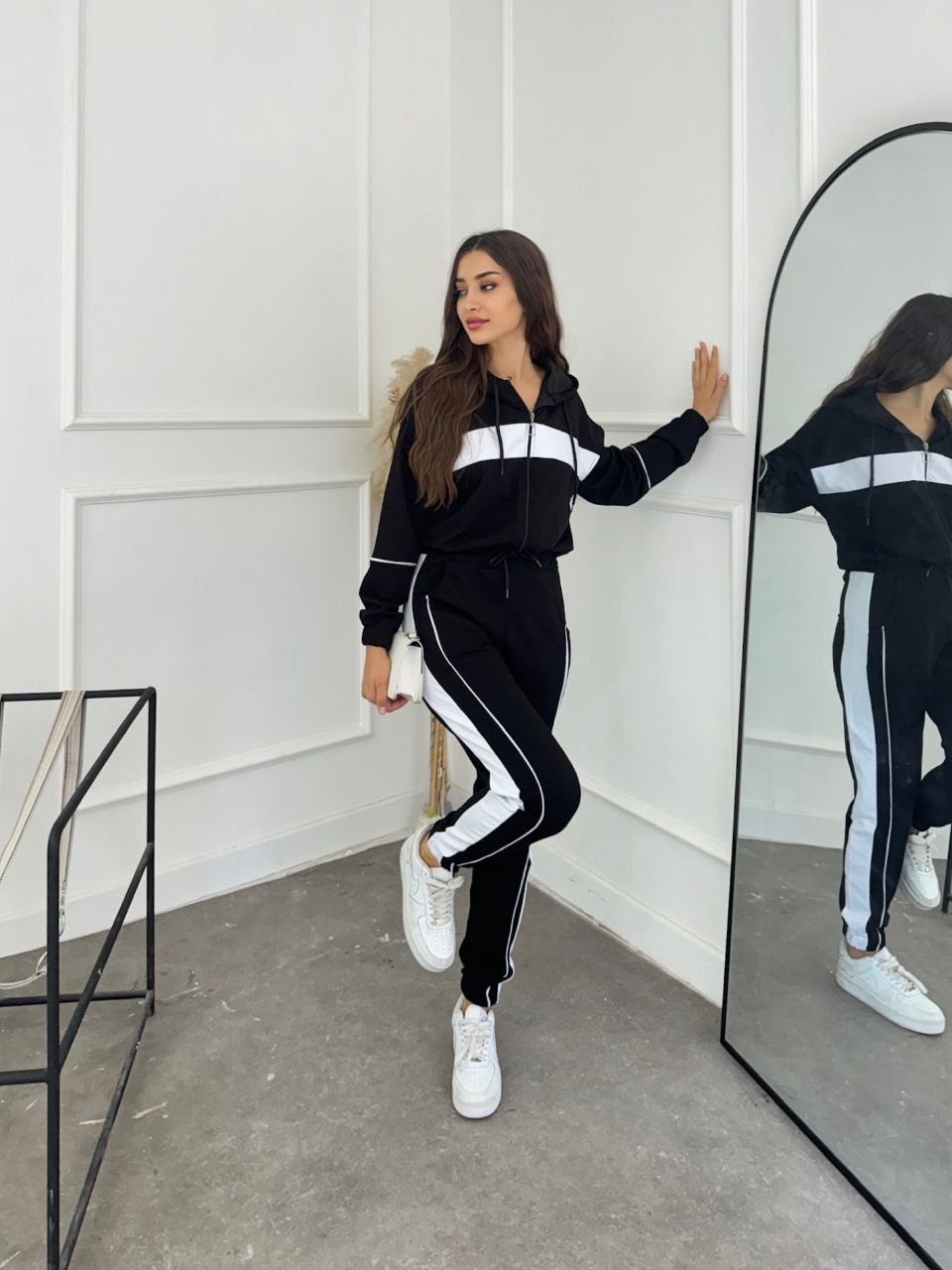 Chic Cropped Hoodie & Joggers Set