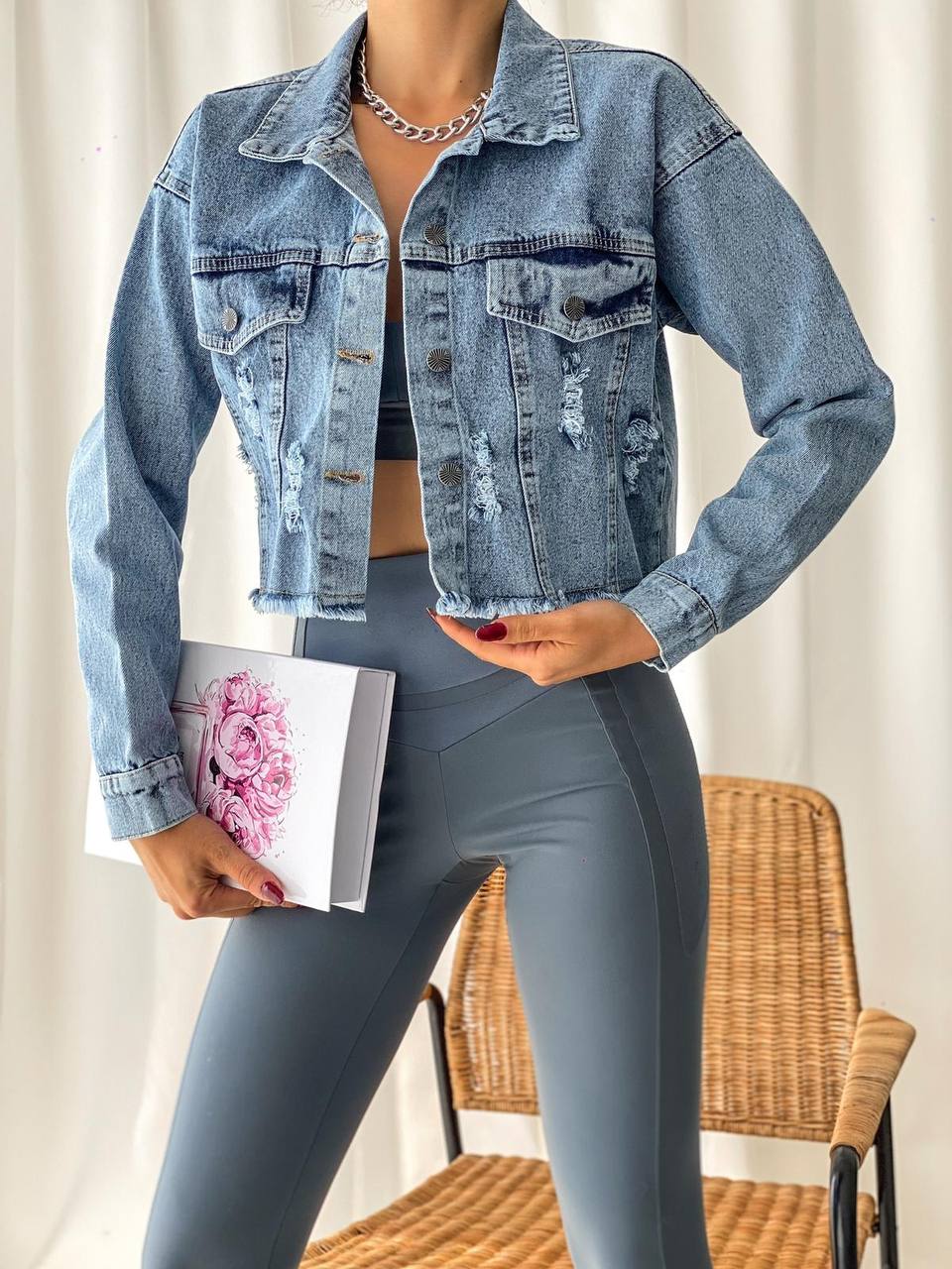 Chic Cropped Distressed Denim Jacket