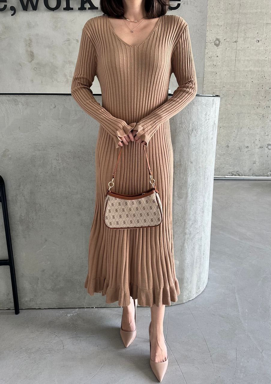 Elegant Long-Sleeved Pleated Maxi Dress