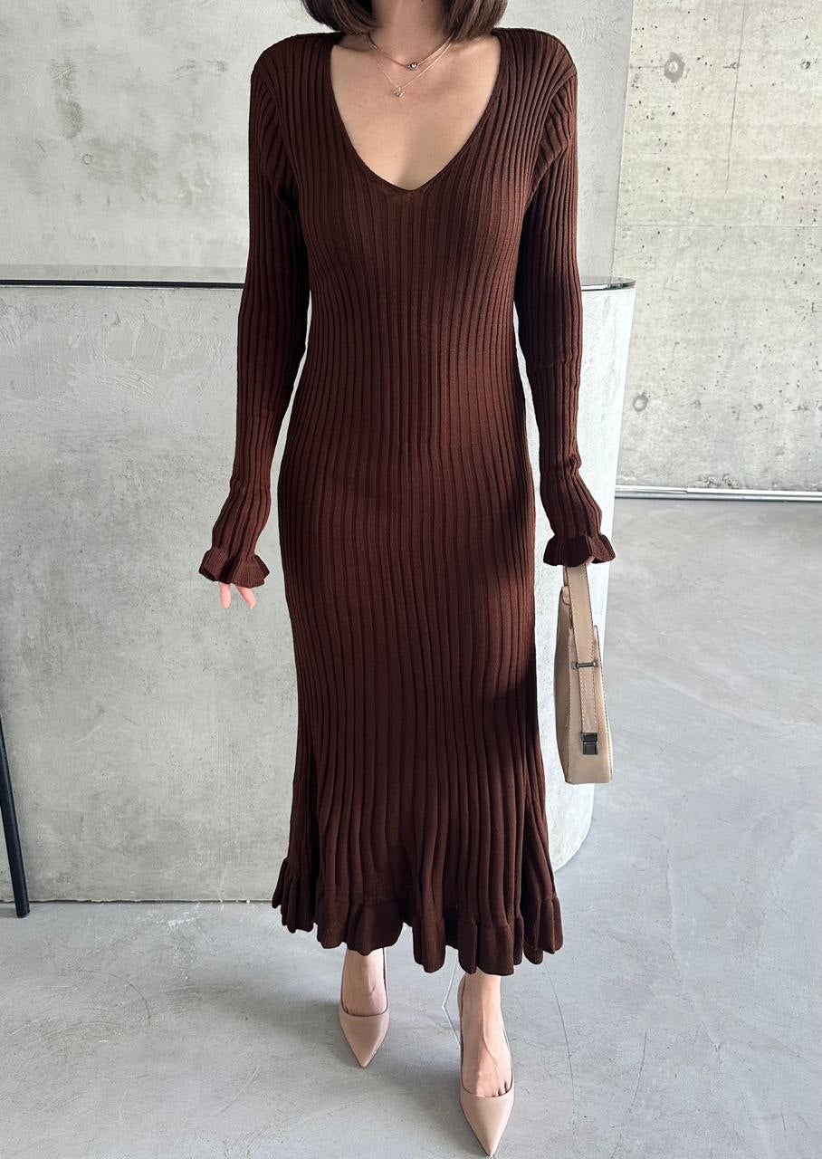 Elegant Long-Sleeved Pleated Maxi Dress