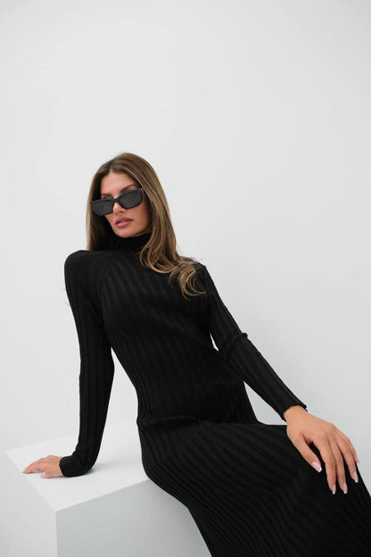 Elegant Long-Sleeved Ribbed Black Midi Dress