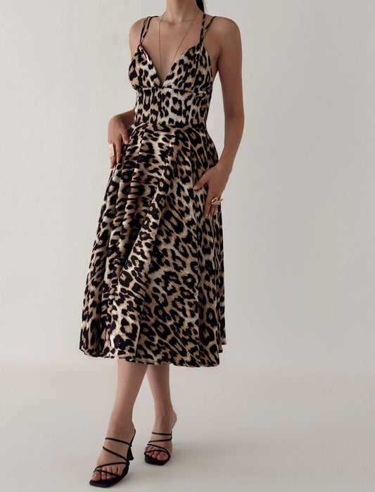 Chic Leopard Print Midi Dress with V-Neckline and Spaghetti Straps