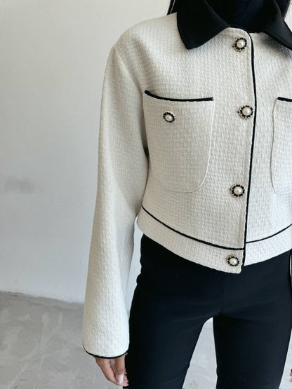 Chic Two-Tone Cropped Jacket