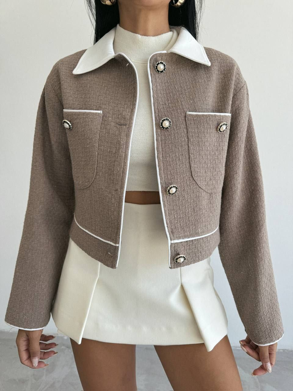 Chic Two-Tone Cropped Jacket