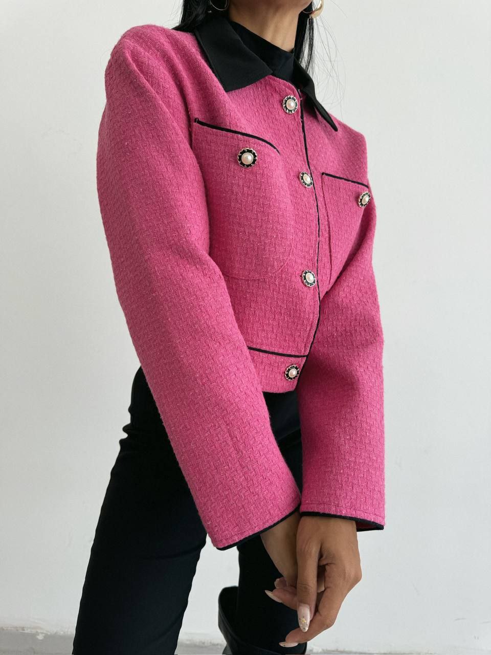 Chic Two-Tone Cropped Jacket