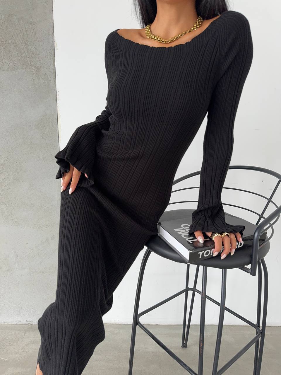 Elegant Ribbed Long-Sleeve Maxi Dress