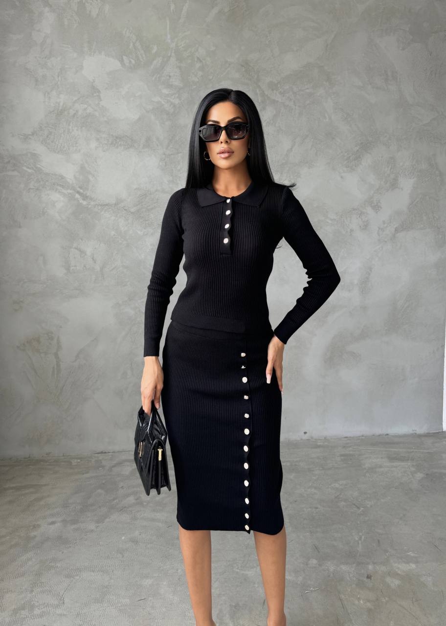 Elegant Ribbed Knit Midi Dress with Button Detail