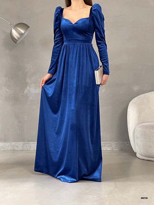 Elegant Royal Velvet Evening Gown with Sweetheart Neckline