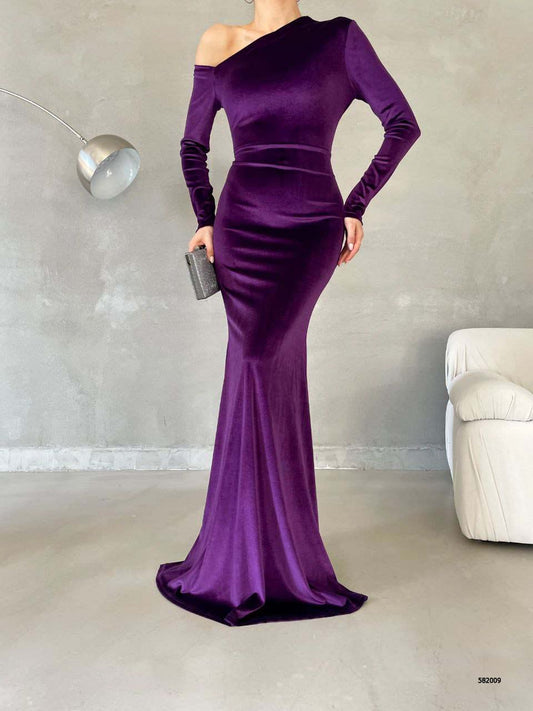 Elegant Velvet Mermaid Gown with Off-Shoulder Design