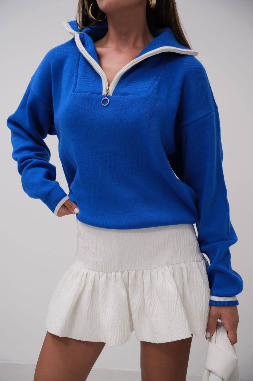 Classic Quarter-Zip Sweater with White Collar Detail