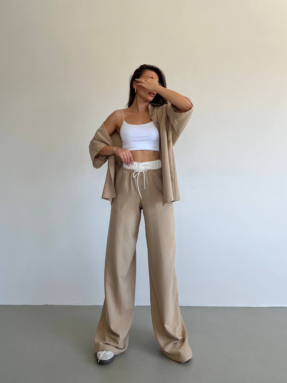 Chic Relaxed-Fit Suit with High-Waisted Trousers