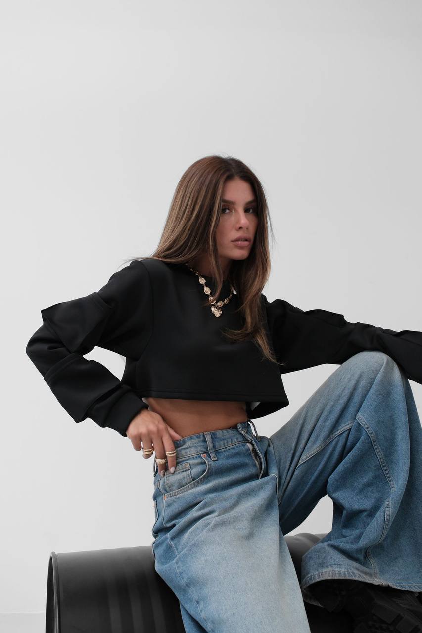 Cropped Black Sweater with Long Sleeves