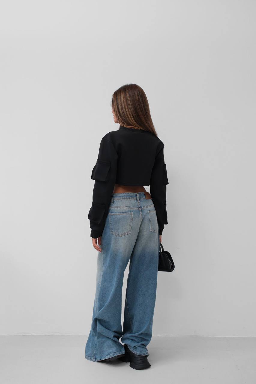 Cropped Black Sweater with Long Sleeves