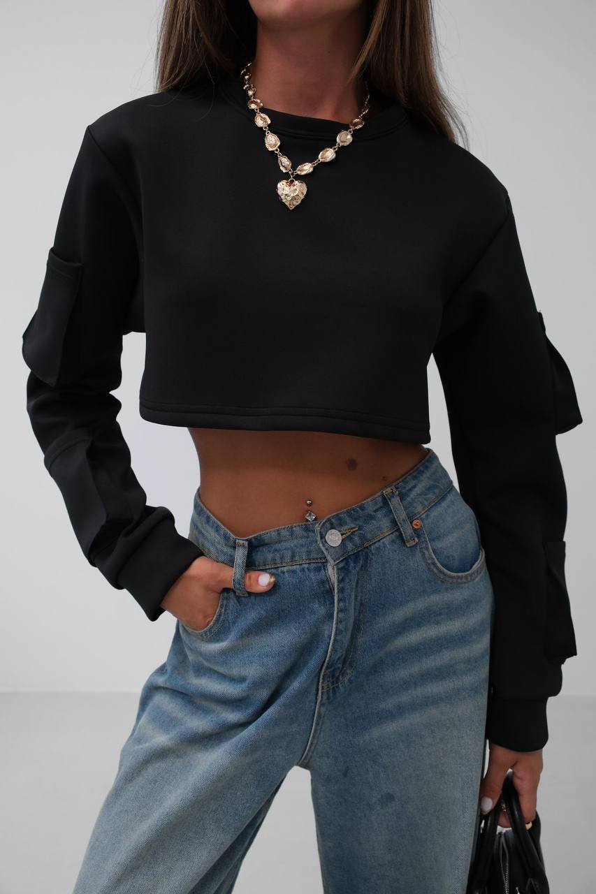 Cropped Black Sweater with Long Sleeves