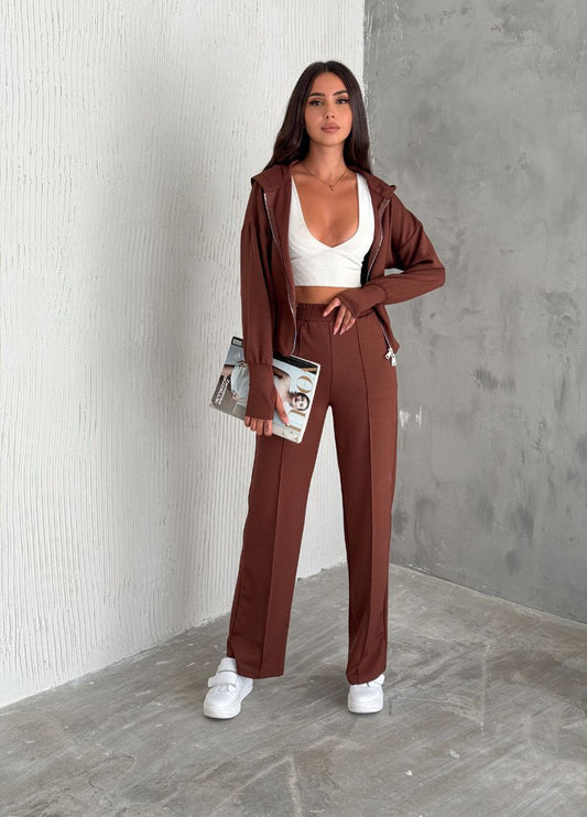 Zip-Up Tracksuit - Sleek & Sporty