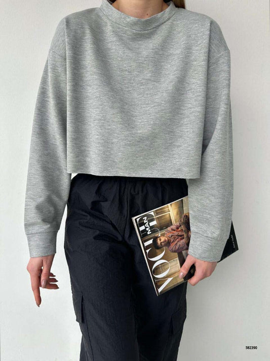 Cropped Sweatshirt - Casual and Trendy