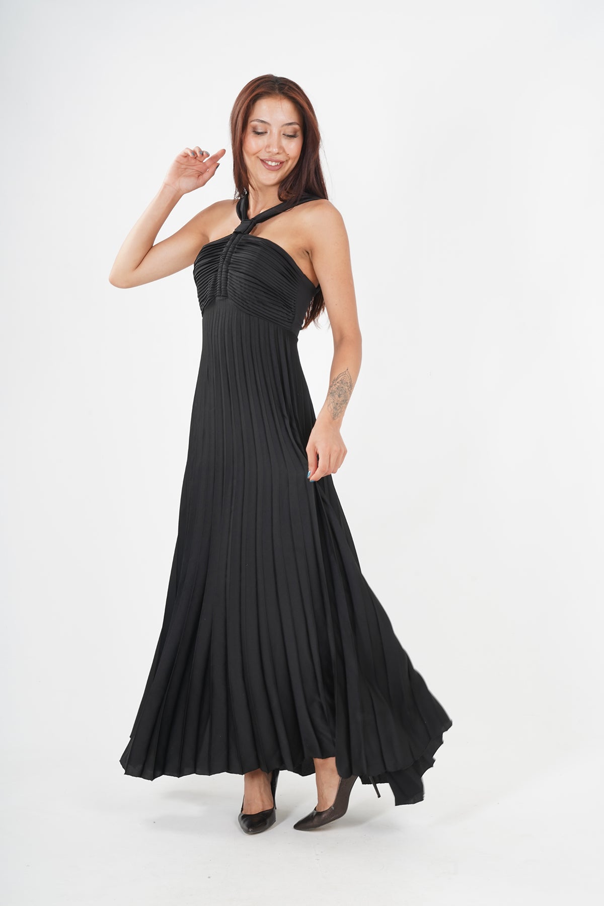 Elegant Black Pleated Maxi Dress - Sleeveless & Cinched Waist