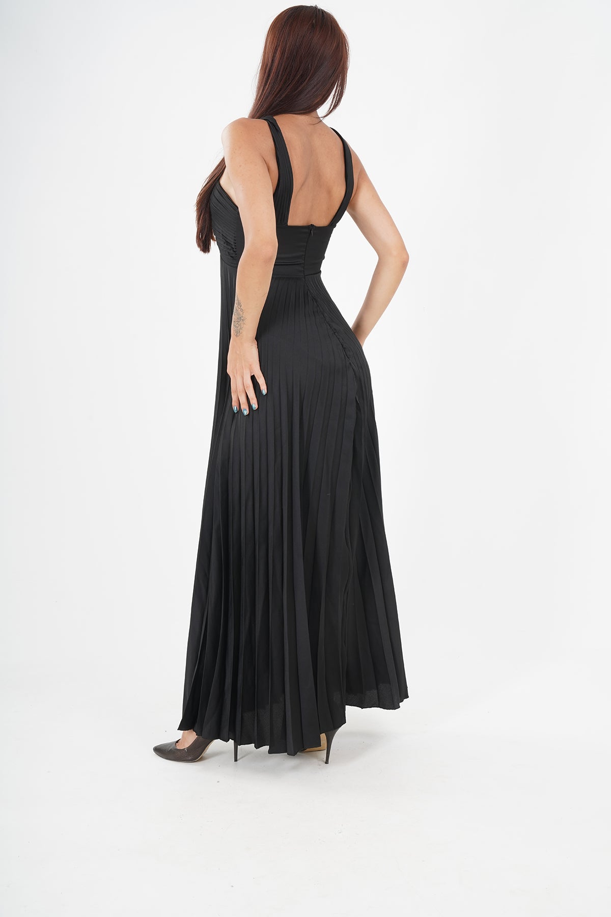 Elegant Black Pleated Maxi Dress - Sleeveless & Cinched Waist