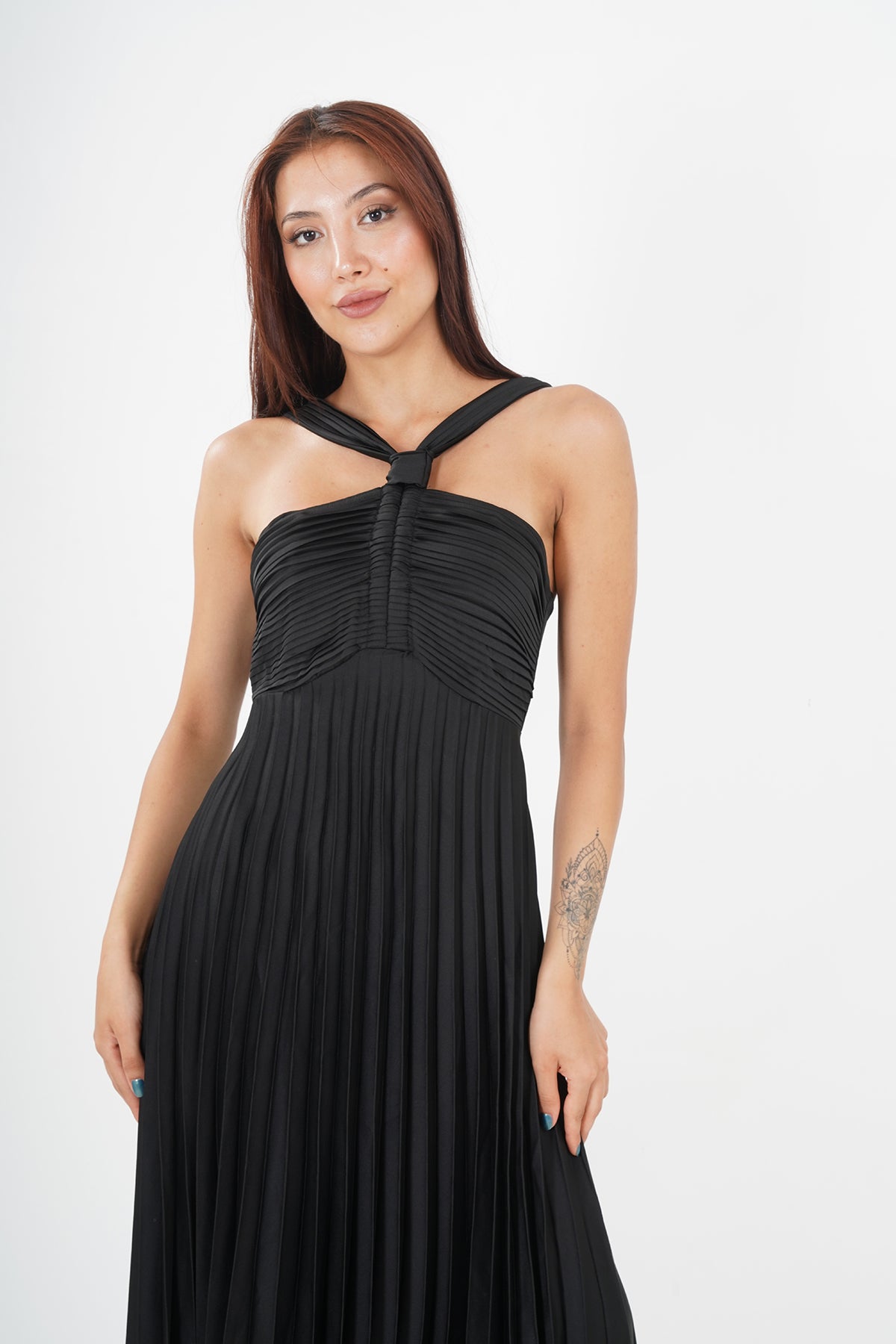 Elegant Black Pleated Maxi Dress - Sleeveless & Cinched Waist