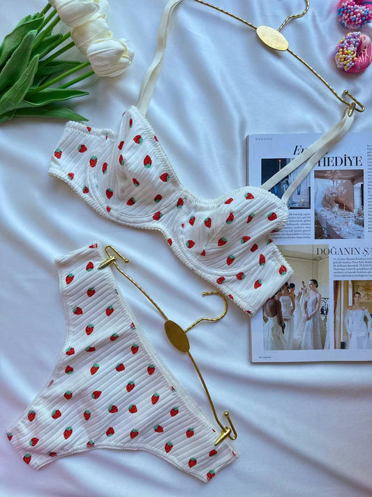 Çilek Detay Pamuklu Takım - Modaludo