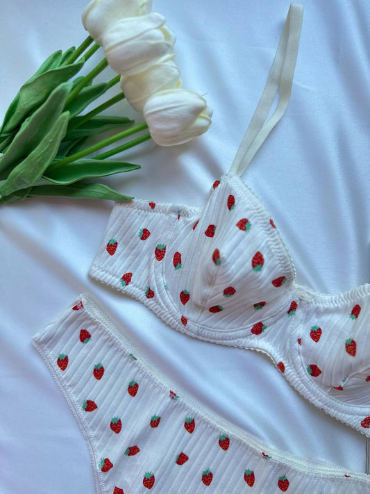 Çilek Detay Pamuklu Takım - Modaludo