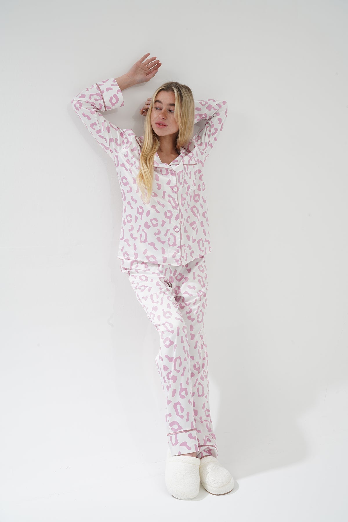 Desenli Beyaz Saten Pijama Takımı | COCOLARSİ - Modaludo