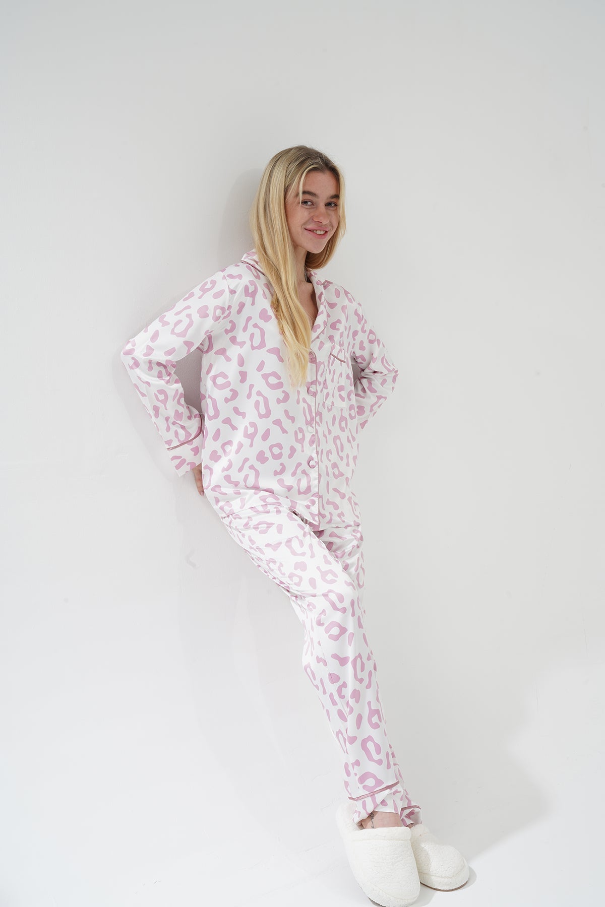 Desenli Beyaz Saten Pijama Takımı | COCOLARSİ - Modaludo