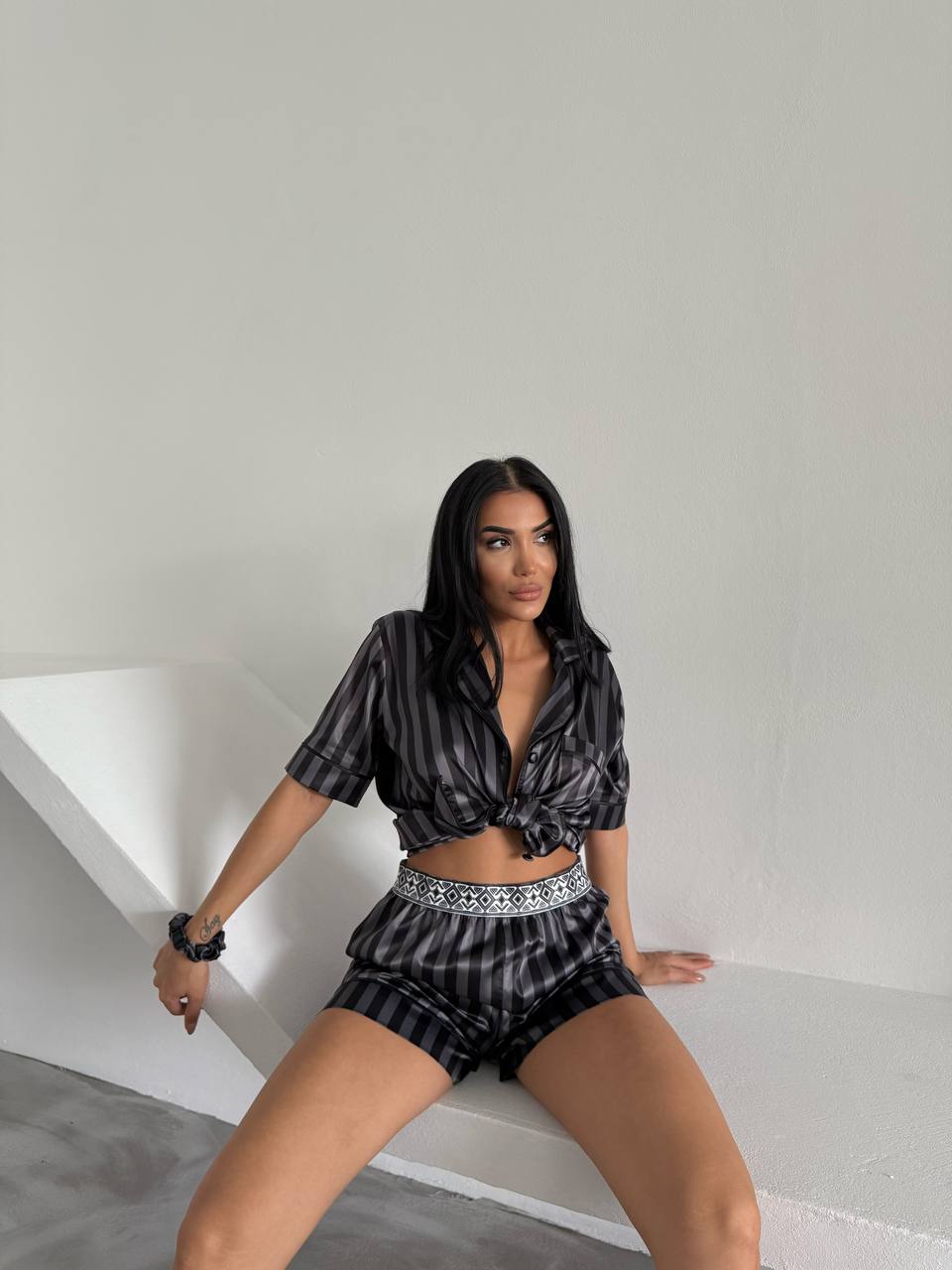 Çizgili Saten Pijama Takımı 4