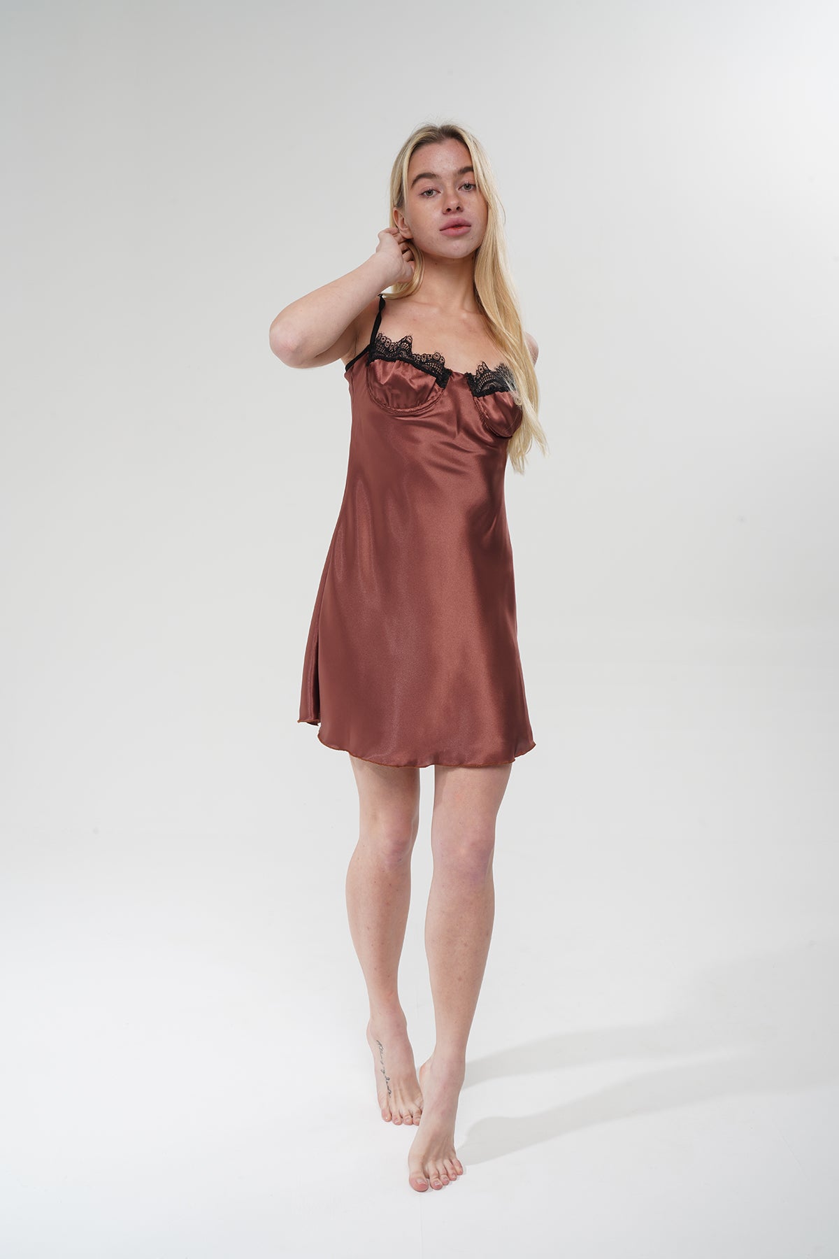 Kahverengi Saten Gecelik - Modaludo