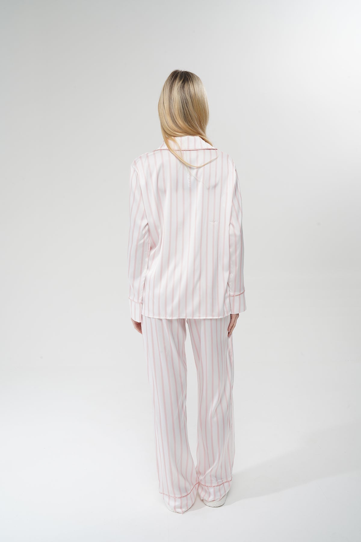 Pembe Çizgili Beyaz Saten Pijama Takımı | COCOLARSİ - Modaludo