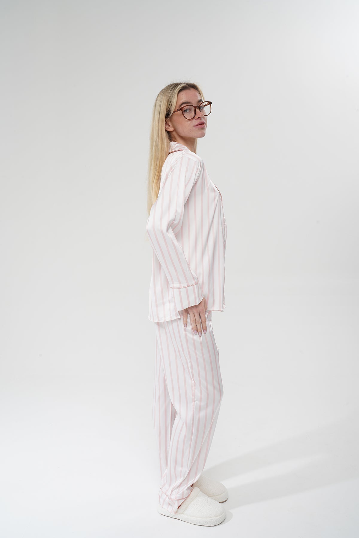 Pembe Çizgili Beyaz Saten Pijama Takımı | COCOLARSİ - Modaludo