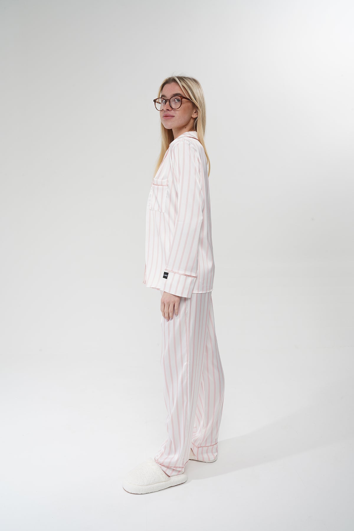 Pembe Çizgili Beyaz Saten Pijama Takımı | COCOLARSİ - Modaludo