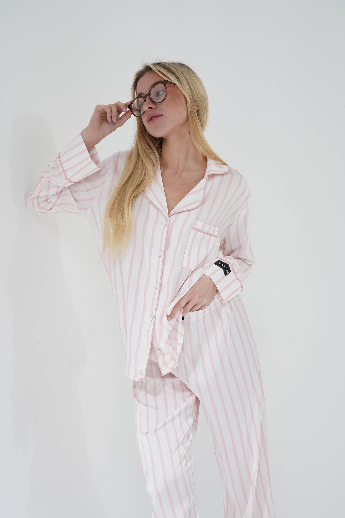 Pembe Çizgili Beyaz Saten Pijama Takımı | COCOLARSİ - Modaludo