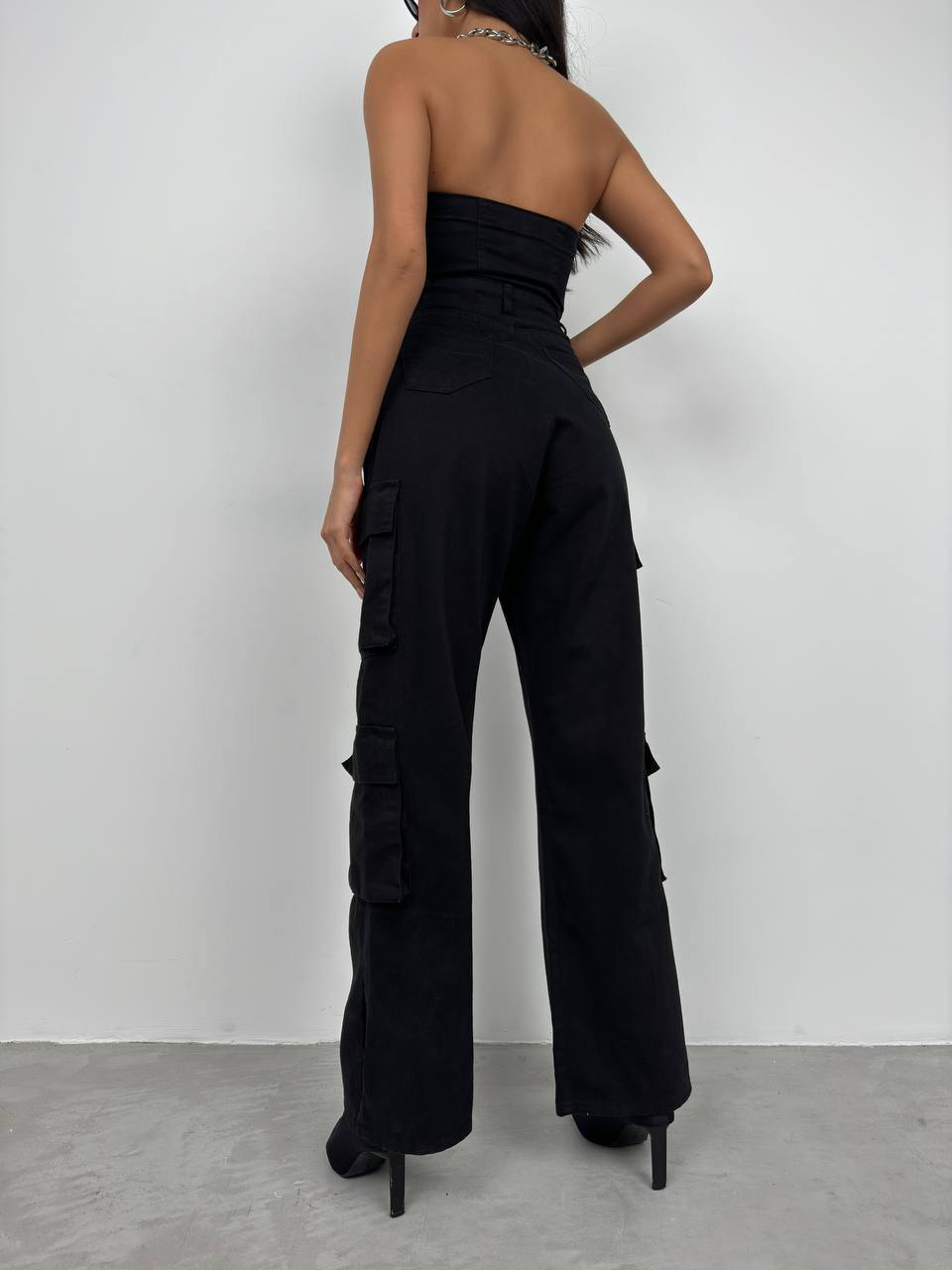 “Chic Strapless Utility Jumpsuit - Perfect for Day-to-Night Style”