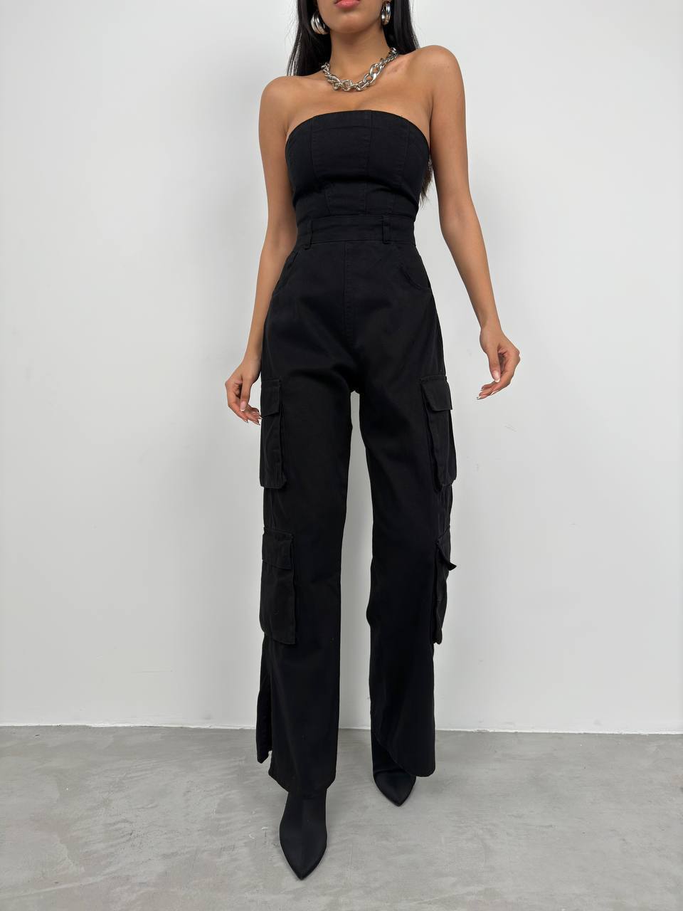 “Chic Strapless Utility Jumpsuit - Perfect for Day-to-Night Style”