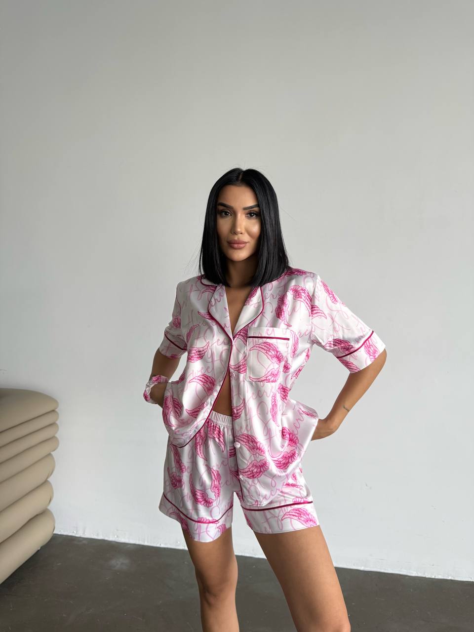 Pembe Kanat Desenli Saten Pijama Takımı