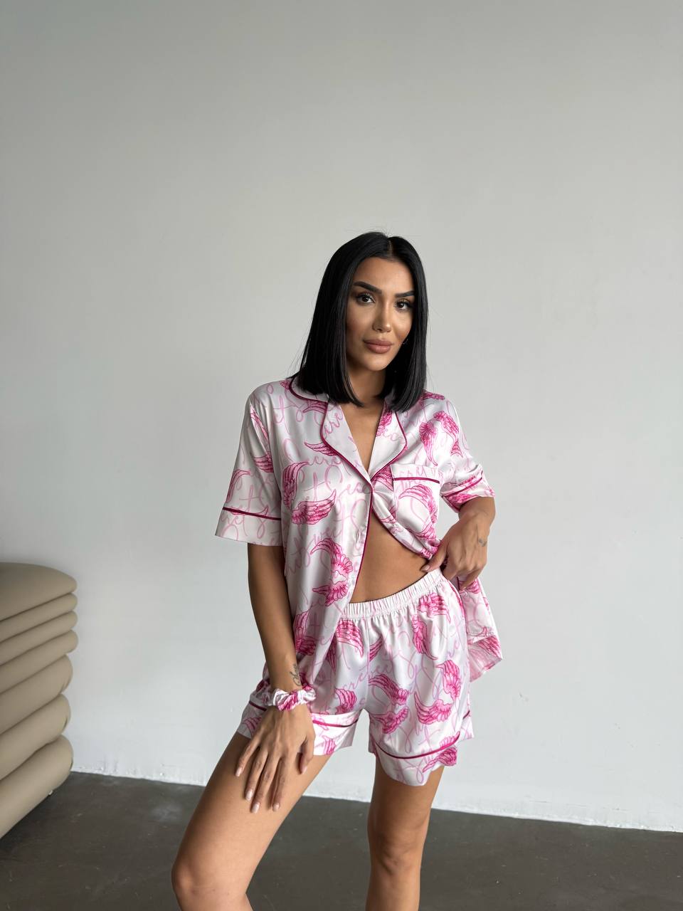 Pembe Kanat Desenli Saten Pijama Takımı