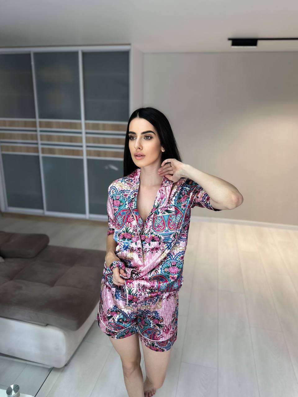Renkli Çiçek Desenli Saten Pijama Takımı - Modaludo