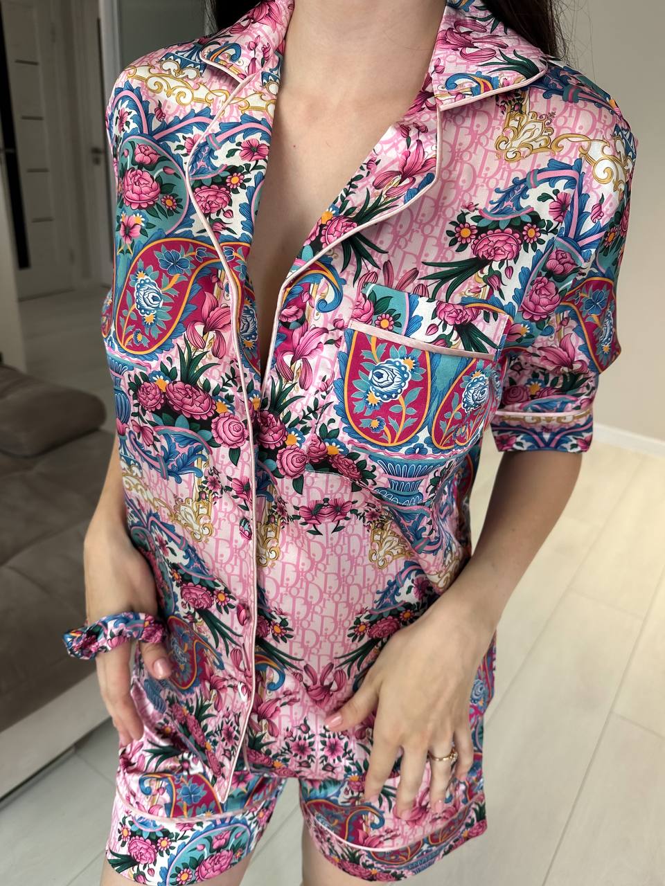 Renkli Çiçek Desenli Saten Pijama Takımı - Modaludo