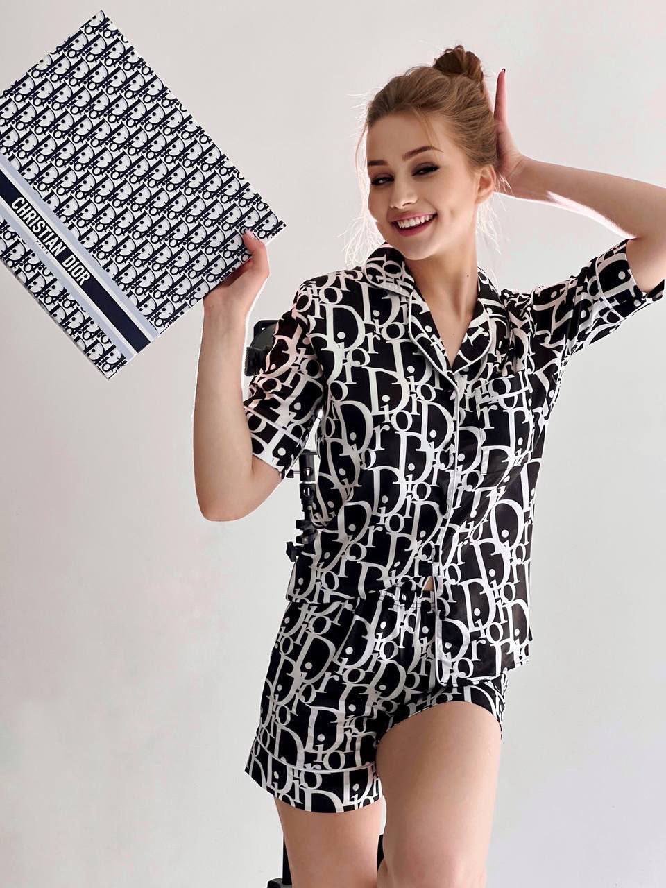 Siyah Beyaz Desenli Saten Pijama Takımı - Dior - Modaludo