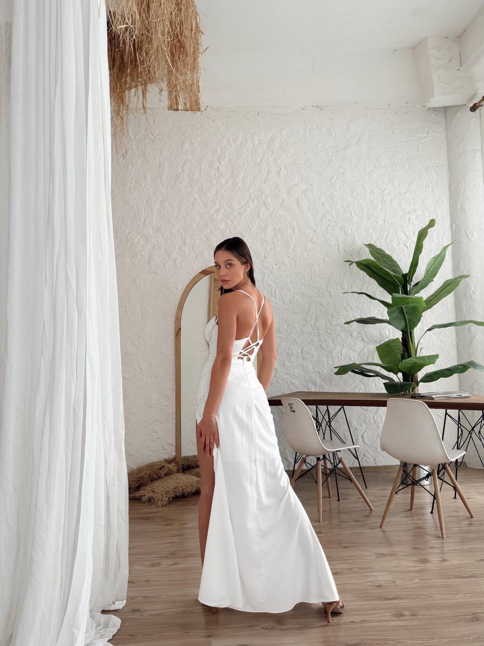 Zarafetin Büyüsü Beyaz Elbise - Modaludo